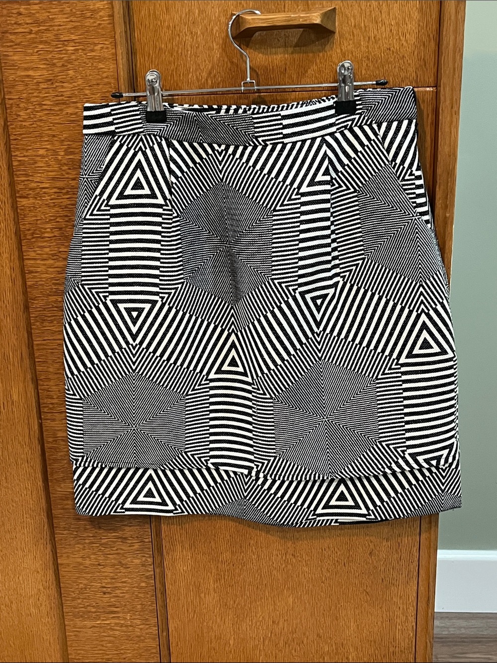 Anthropologie (HD in Paris) Black and White Geometric Optical-Print Mini Skirt